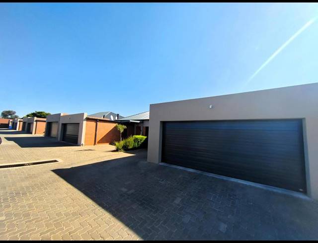 2 BEDROOM TOWNHOUSE FOR SALE IN MONTANA